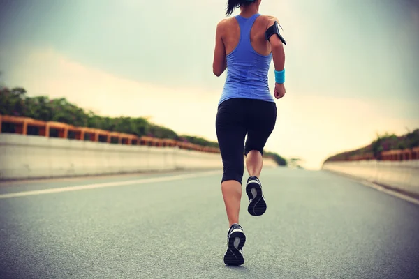 Young woman runner — Stock Photo, Image