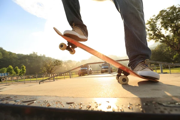 Skateboarder Beine Skateboarding Skatepark Rampe — Stockfoto