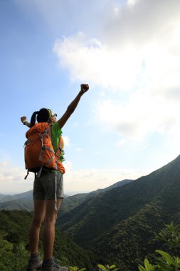 Tezahürat kadın uzun yürüyüşe çıkan kimse