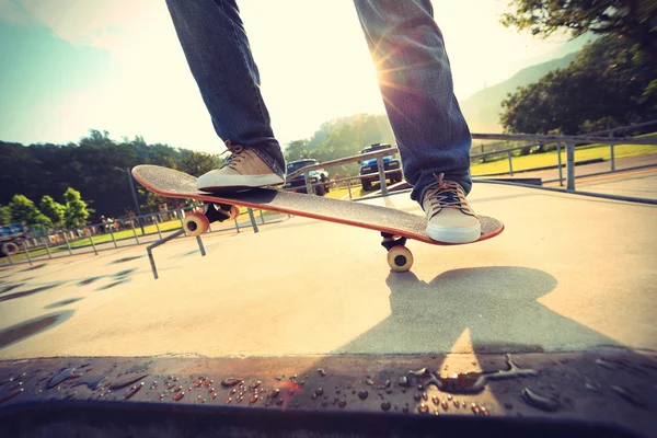 Skateboarder Legs Skateboarding Skatepark Ramp — Stock Photo, Image