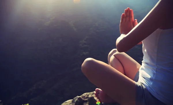 Fitness woman practice yoga — Stock Photo, Image