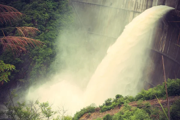 Dam discharge flood — Stock Photo, Image