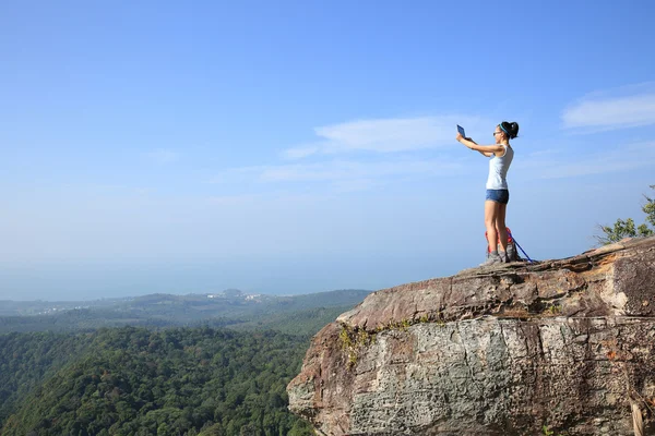 Woman Hiker Taking Photo Digital Tablet Mountain Peak — Stock Photo, Image