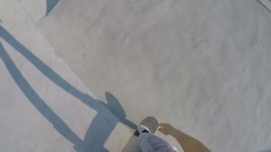 kaykaycı ayak kaykay üzerinde