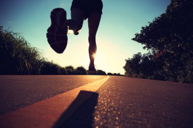 fitness kadın bacakları çalıştıran