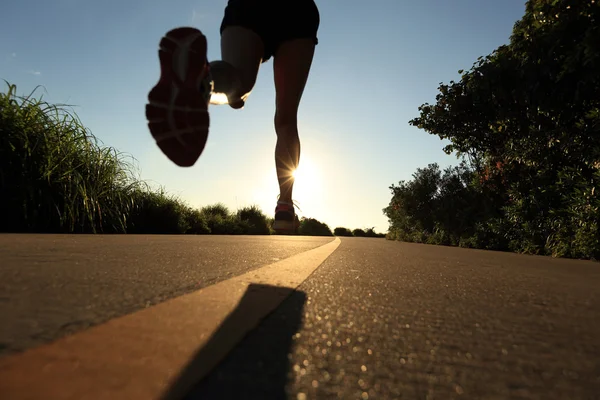 Fitness female legs running — Stock Photo, Image