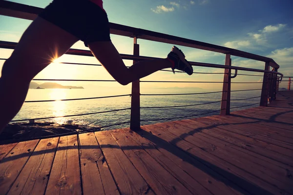 Sporty female legs running — Stock Photo, Image