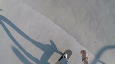 kaykaycı ayak kaykay üzerinde