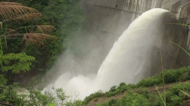 Dam discharge flood water,China — Stock Video