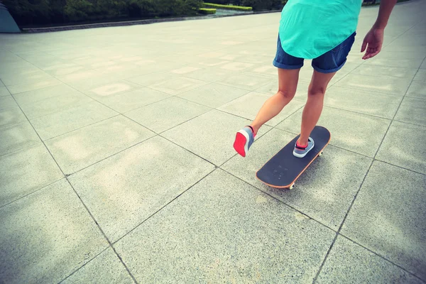 Skateboarder Skateboarden — Stockfoto