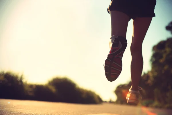 Young fitness woman legs running — Stock Photo, Image