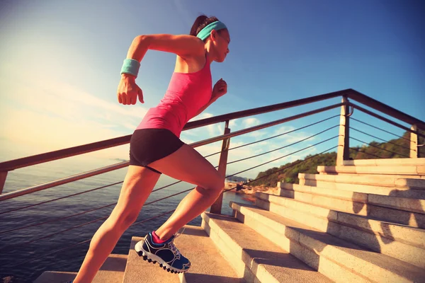 Zdravého životního stylu sportovní žena běží — Stock fotografie