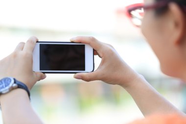 eller kadın akıllı telefon kullanma