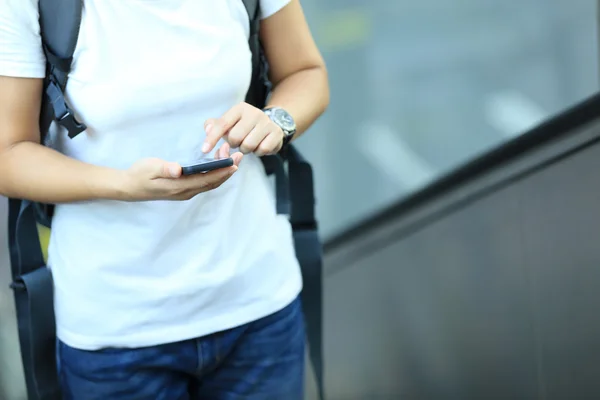 Young female using smart phone — Stock Photo, Image