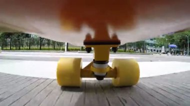 sokakta kaykay sürme