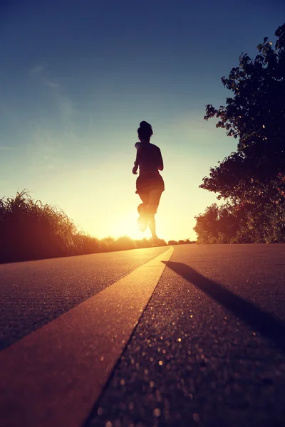 Fitness vrouw op de vlucht — Stockfoto