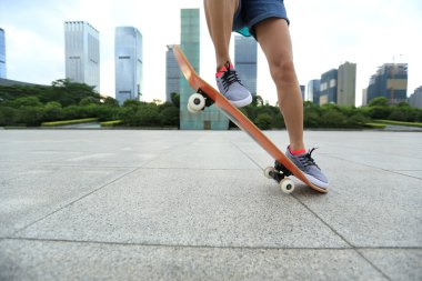 pratik kadın kaykaycı