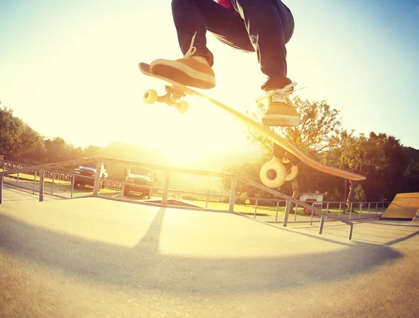 pratik kadın kaykaycı