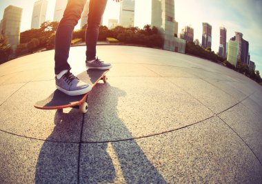 Kaykaycı bacaklar kurulu sürme