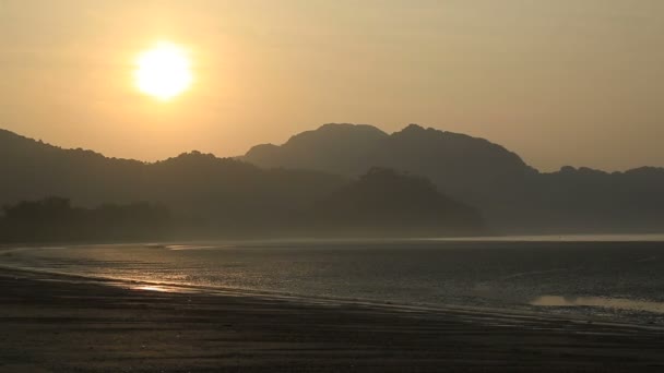 Spiaggia di montagna Tramonto — Video Stock