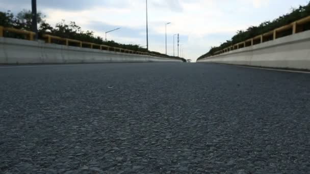 Atleta corredor correndo na estrada — Vídeo de Stock