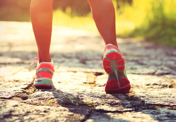 Female athlete on forest trail. — Stock Photo, Image