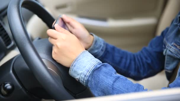 Woman driver using gps — Stock Video