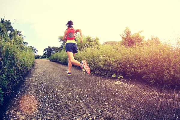 Γυμναστική γυναίκα τρέχει — Φωτογραφία Αρχείου
