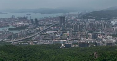 Shenzhen, Çin - 12 Nisan 2024: Yantian uluslararası konteyner terminalinin hava görüntüleri