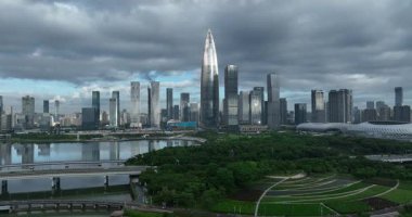 Yüksek binalar ve limanlar. Çin 