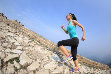 çalışan kadın atlet