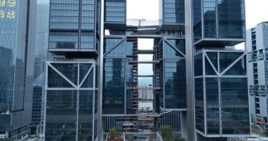 Genişleyen modern metropol gökdelenler ve yüksek binaların hakim olduğu gökdelenler..