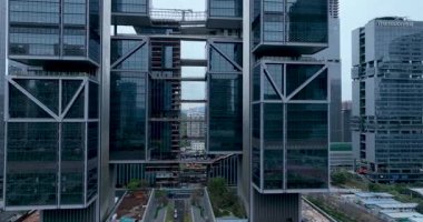 Genişleyen modern metropol gökdelenler ve yüksek binaların hakim olduğu gökdelenler..