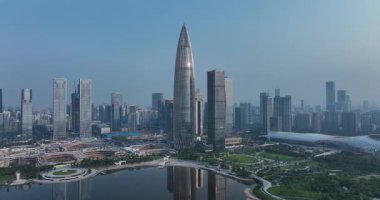 Yüksek binalar ve limanlar. Çin 