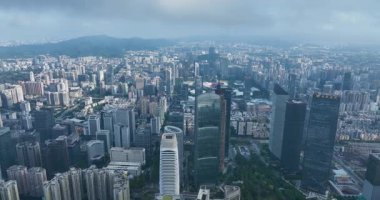 Modern gökdelenlerin insansız hava aracı görüntüleri ve konut kuleleri