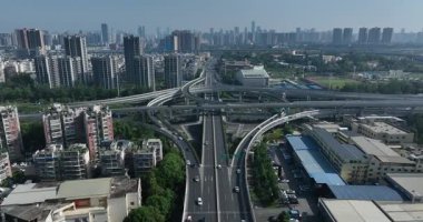 Chengdu, Çin - 02 Kasım 2025: Chengdu, Çin 'de şehrin gökyüzü manzarası                   