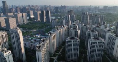 Chengdu, Çin - 02 Kasım 2025: Chengdu, Çin 'de şehrin gökyüzü manzarası                   