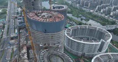 Çin 'in Chengdu şehrindeki modern ofis binalarının hava görüntüleri.