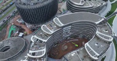 Çin 'in Chengdu şehrindeki modern ofis binalarının hava görüntüleri.