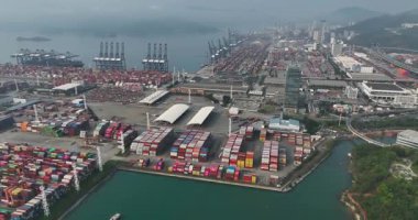 Shenzhen, Çin - 12 Nisan 2024: Shenzhen, Çin 'deki Yantian uluslararası konteyner terminalinin hava görüntüleri