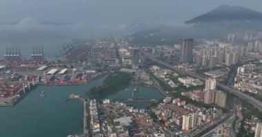 Shenzhen, Çin - 12 Nisan 2024: Shenzhen, Çin 'deki Yantian uluslararası konteyner terminalinin hava görüntüleri