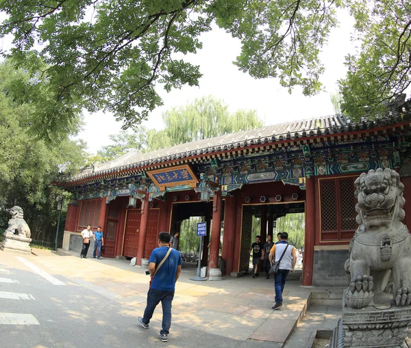 Västra porten av Peking University — Stockfoto