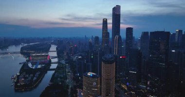 Guangzhou, Çin - 26 Temmuz 2023: Guangzhou şehrinin havadan görünüşü, Çin