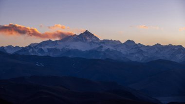 Günbatımında Everest Dağı Tibet, Çin