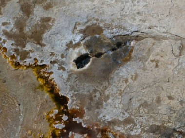 Tibet, Çin 'deki güzel jeotermal kaynakların hava manzarası