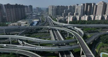 Chengdu, Çin - 15 Haziran 2025: Çin 'in Chengdu şehrindeki şehir manzarasının hava görüntüleri