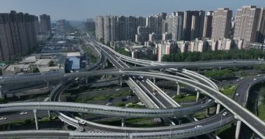 Chengdu, Çin - 15 Haziran 2025: Çin 'in Chengdu şehrindeki şehir manzarasının hava görüntüleri