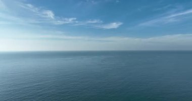 Deniz dalgalarının yüzey manzarasının hava görüntüleri