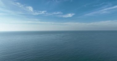 Deniz dalgalarının yüzey manzarasının hava görüntüleri