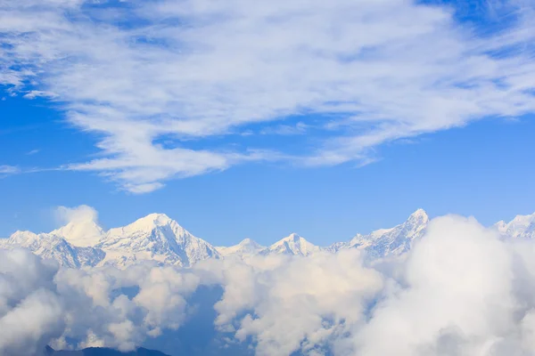 Céu azul com nuvens — Fotografia de Stock